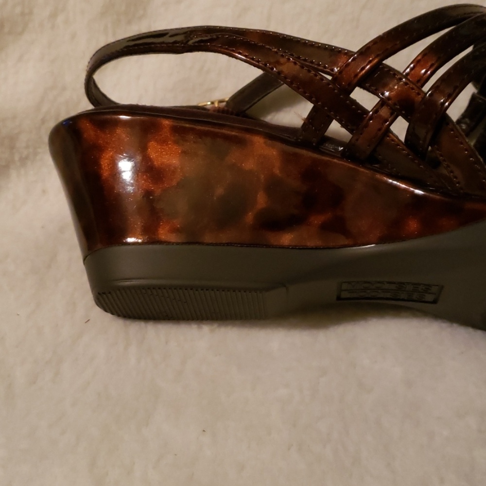Shoes - Picture 2 of 7